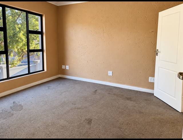 3 BEDROOM TOWNHOUSE FOR SALE IN VANDERBIJLPARK SE 2